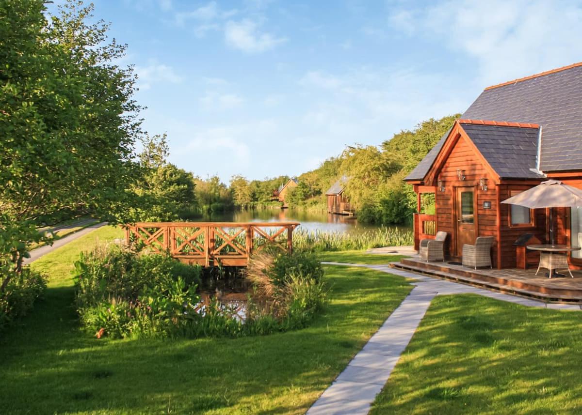 Anglesey Lakeside Lodges Menai Bridge Esterno foto