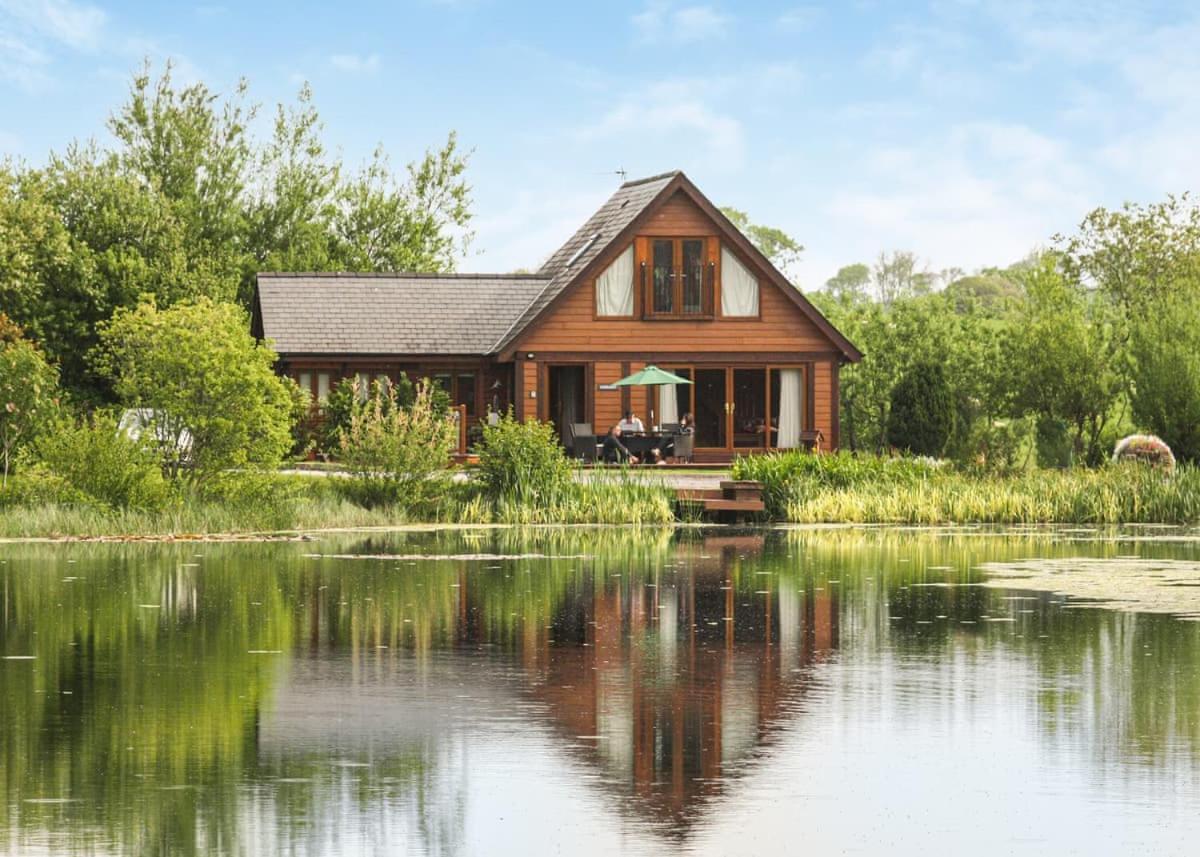 Anglesey Lakeside Lodges Menai Bridge Esterno foto