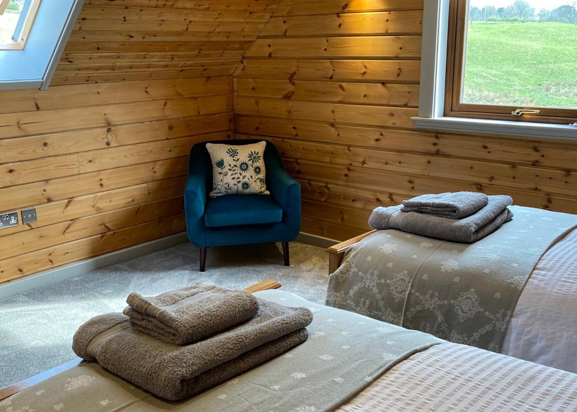 Anglesey Lakeside Lodges Menai Bridge Esterno foto