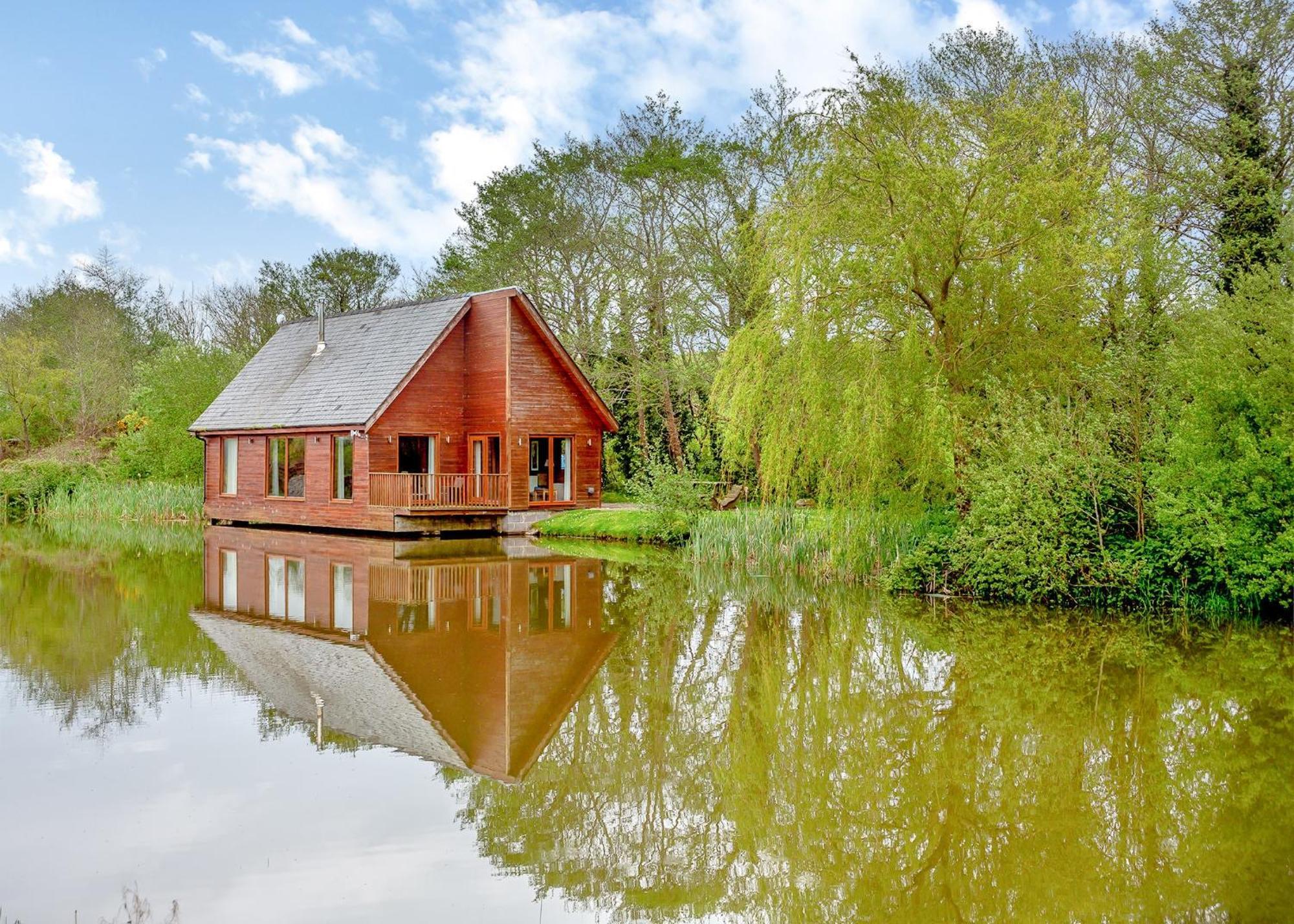 Anglesey Lakeside Lodges Menai Bridge Esterno foto