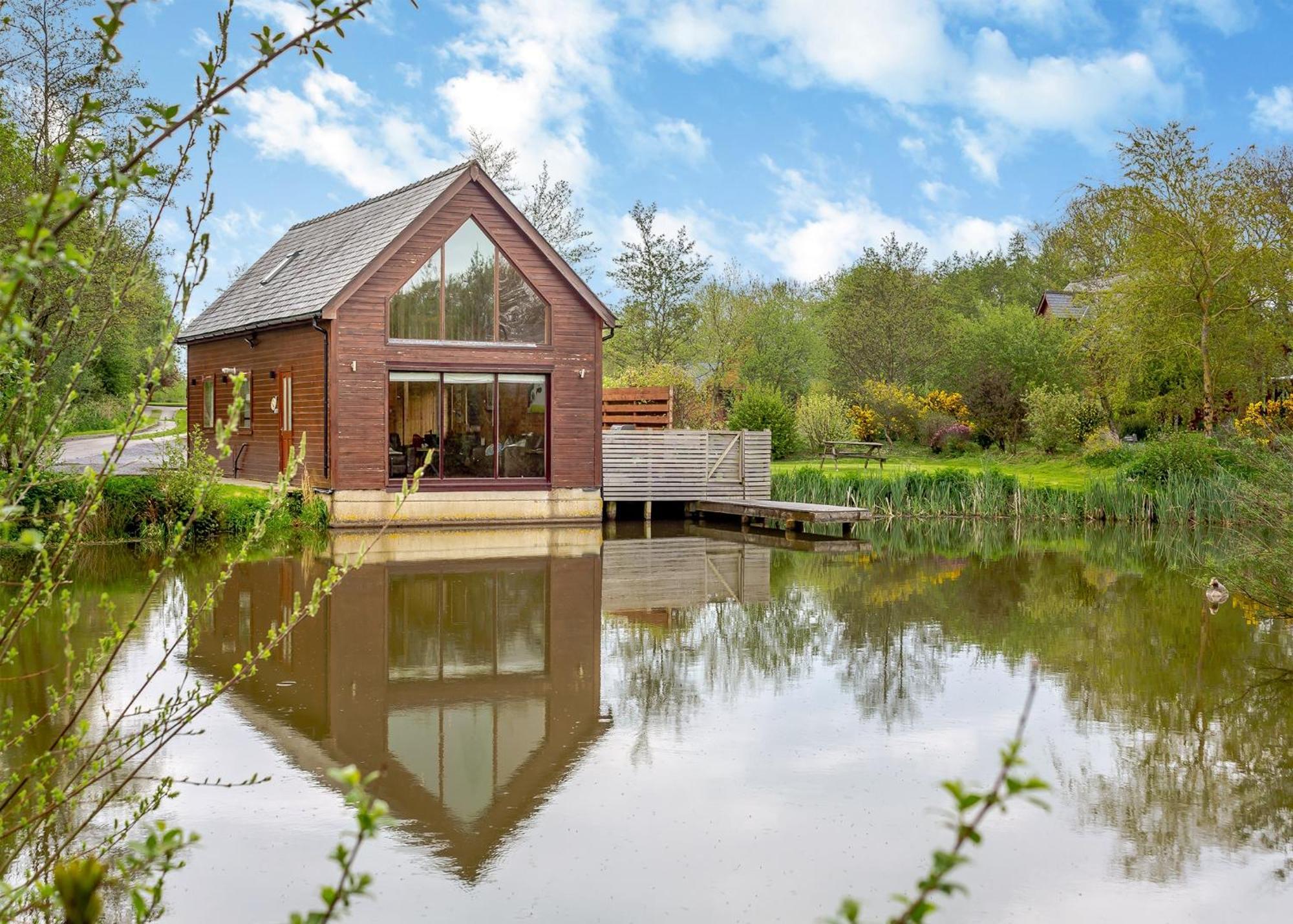 Anglesey Lakeside Lodges Menai Bridge Esterno foto