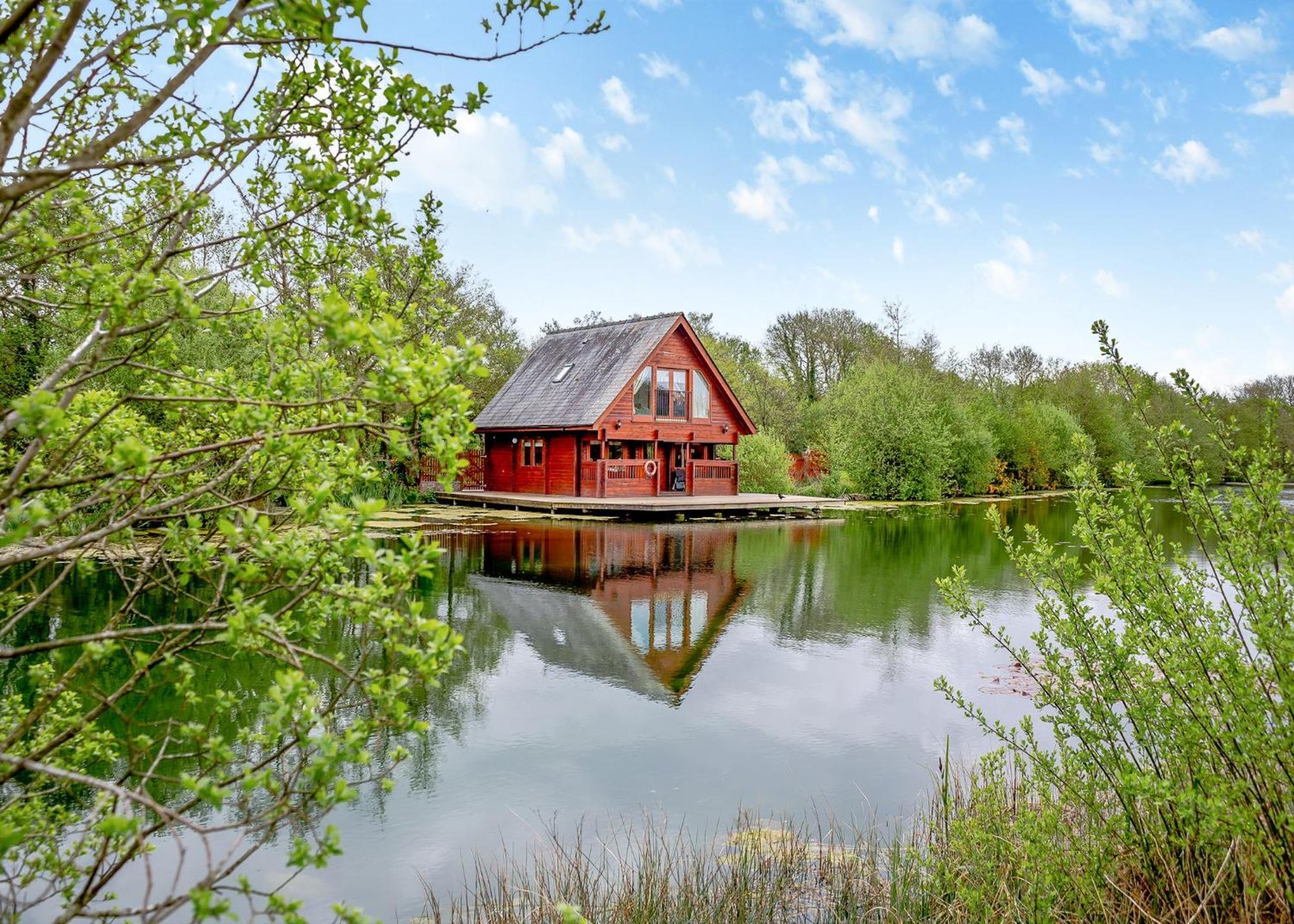 Anglesey Lakeside Lodges Menai Bridge Esterno foto