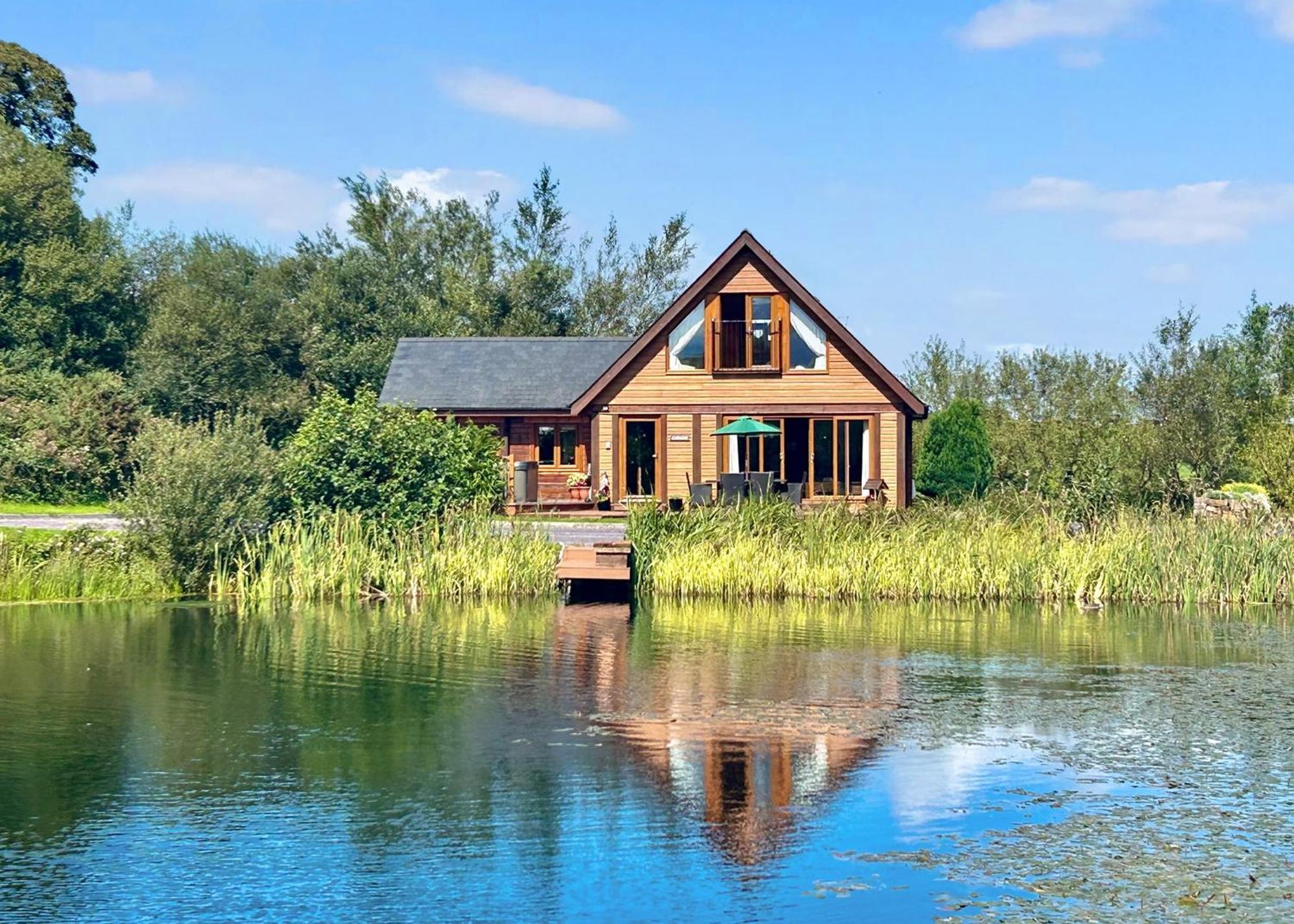 Anglesey Lakeside Lodges Menai Bridge Esterno foto