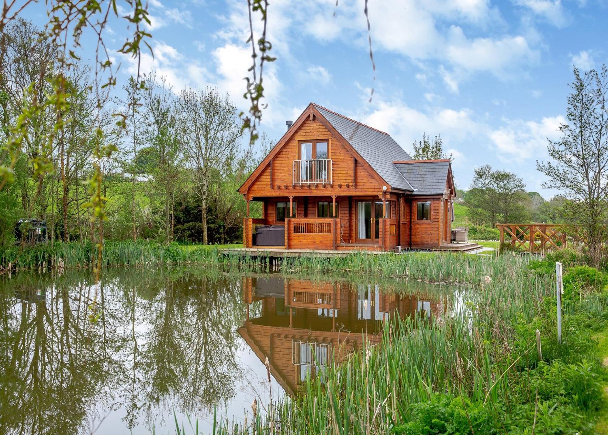 Anglesey Lakeside Lodges Menai Bridge Esterno foto