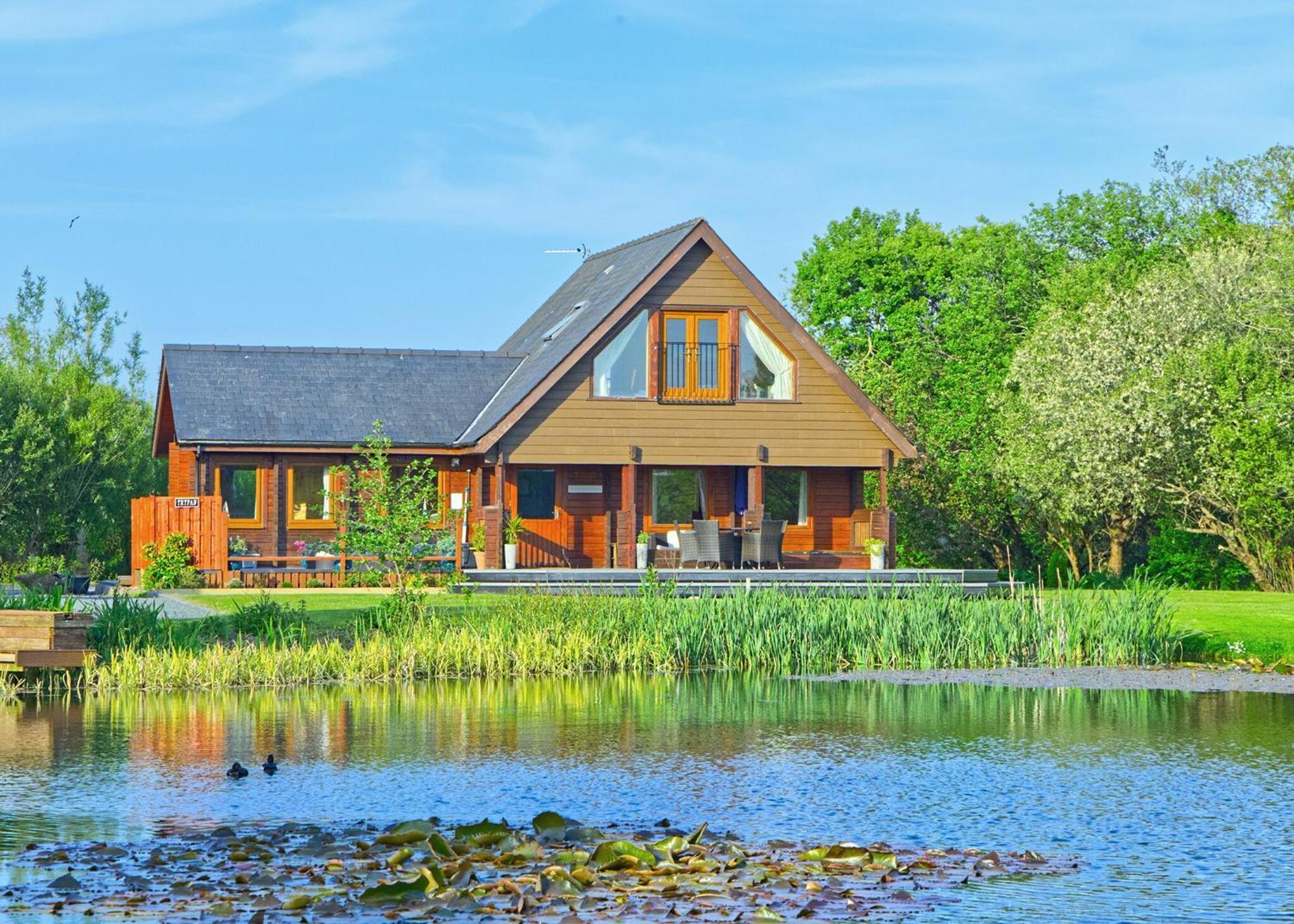 Anglesey Lakeside Lodges Menai Bridge Esterno foto